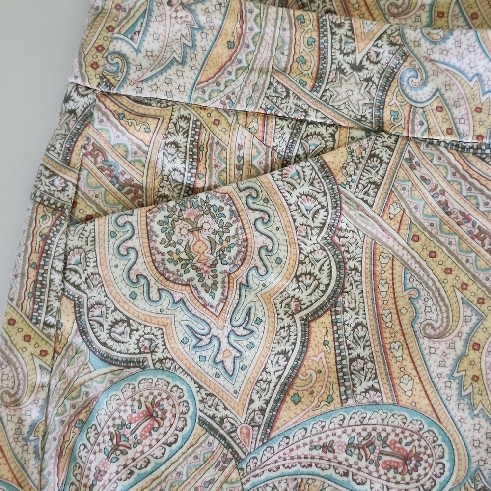 Tribal Paisley Pastel Print Preppy Bermuda Shorts Size 10 - Picture 7 of 9